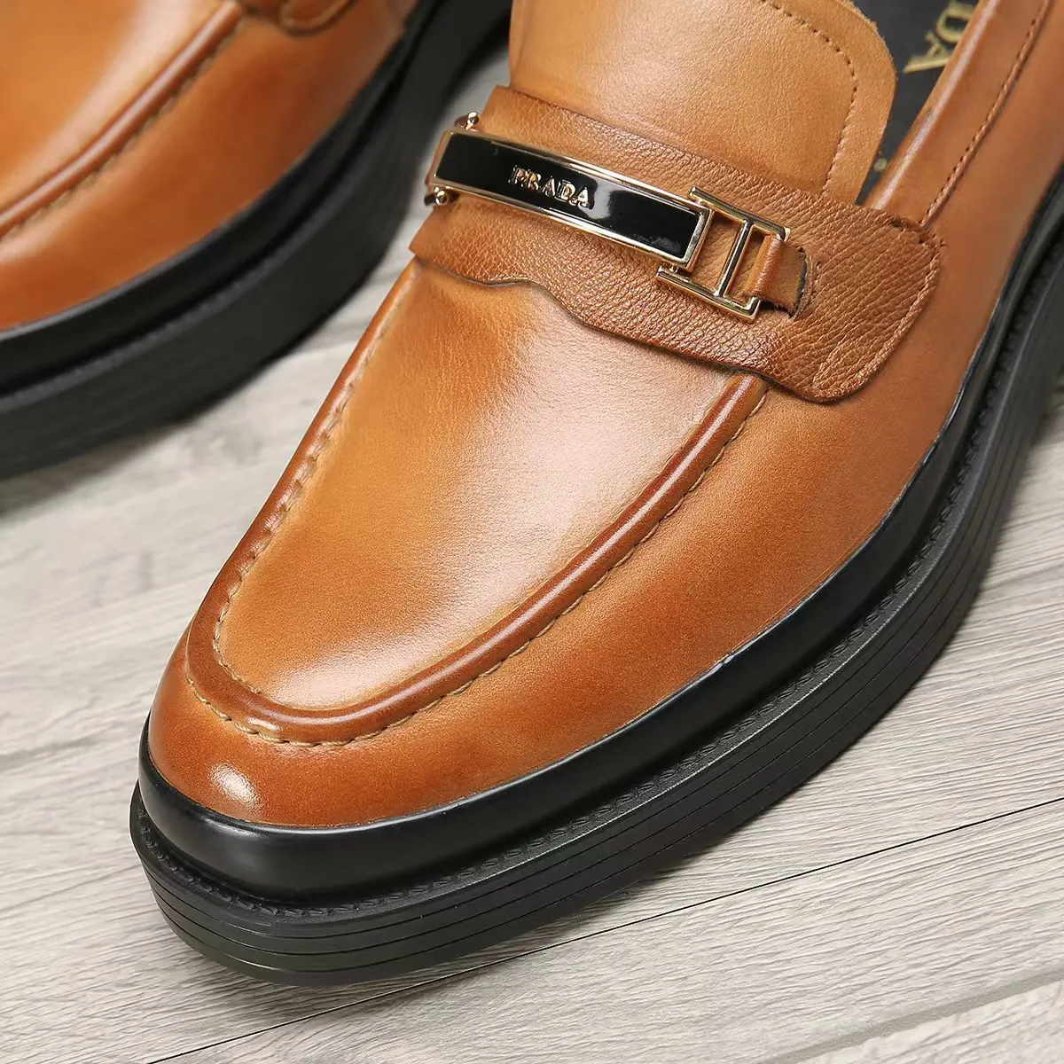 Men's shoes 💰540 💰💰🎩🎩【Prada】Counter 1:1⬆️original reproduction, absolute quality🆗Original outsole, high-quality imported rubber, wear-resistant and non-slip, never degummed, upper material: imported first-layer cowhide➕anti-slip foam outsole, official website material, lining material: water-dyed leather lining, 3 colors available! Code number 38-45
